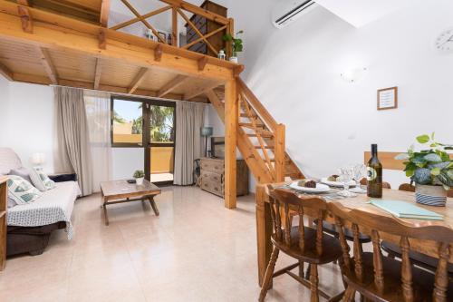 Home2Book Breezy Palm View Duplex with Pool
