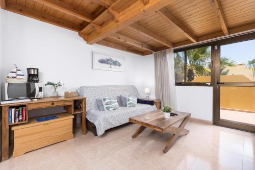 Home2Book Breezy Palm View Duplex with Pool