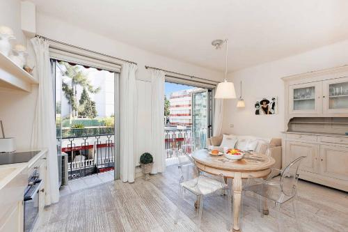 CG Armenonville White