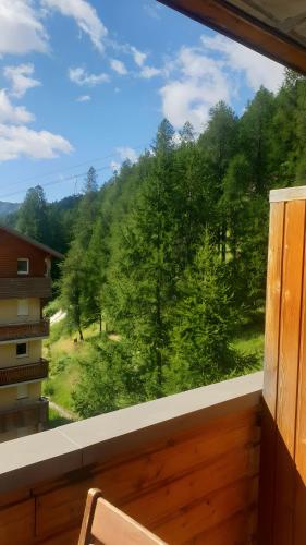 a window in a room with a view of a forest at Terrasses de Labrau - piscine in Allos