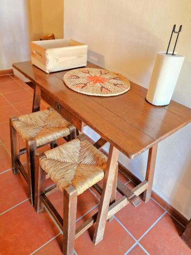 a wooden table with a pizza sitting on top of it at Borgo Melograno in Chiusi
