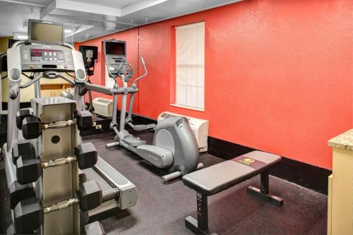 Pusat kecergasan dan/atau kemudahan kecergasan di TownePlace Suites by Marriott Findlay