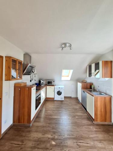 Η κουζίνα ή μικρή κουζίνα στο WEINBERGBLICK im Haus Auszeit - 2BR ,Küche, 2 Bäder, 2 Balkone, Parkplatz direkt vor der Tür