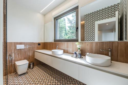 Un baño de Lake Whisper Villa