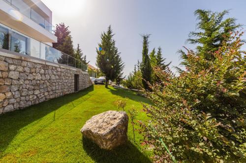 Jardín al aire libre en Lake Whisper Villa