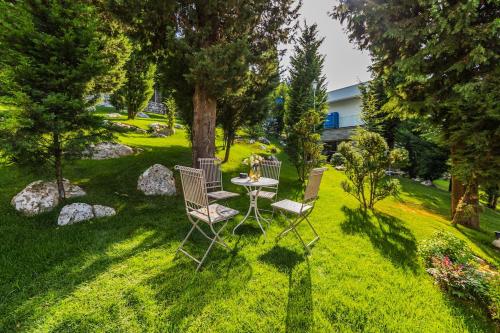Jardín al aire libre en Lake Whisper Villa
