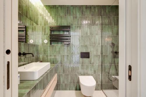 Koupelna v ubytování Douro Arda House with Pool & Jacuzzi by HostWise