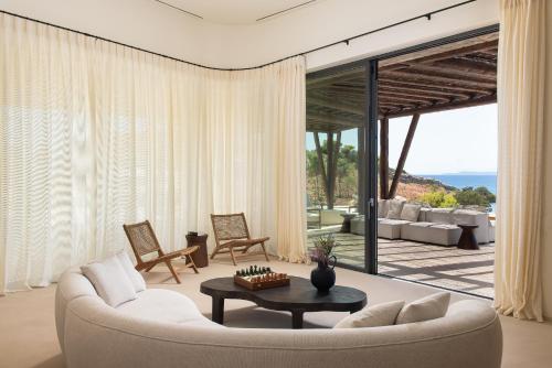 Ruang duduk di Adytum Villas