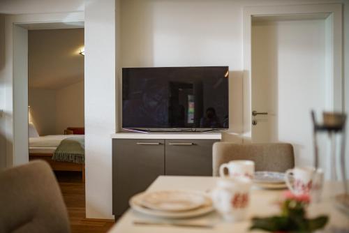 TV a/nebo společenská místnost v ubytování Ramsau Appartements Pickl