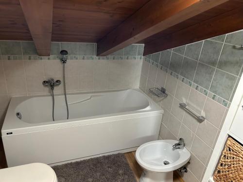 Gallery image of CASA VACANZE VILLA EMILIO in San Michele