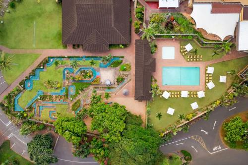 an overhead view of a backyard with a swimming pool at Protea Hotel by Marriott Karridene Beach in Amanzimtoti