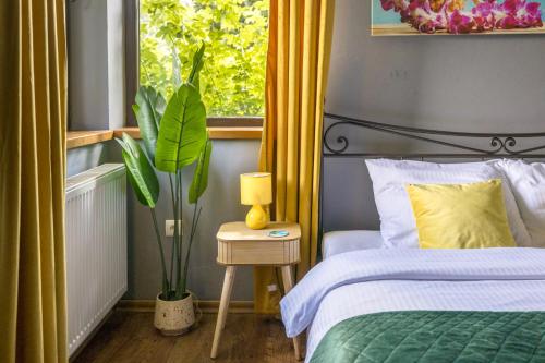Katil atau katil-katil dalam bilik di Forest Villa - pokoje w pobliżu Suntago