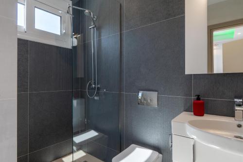 Phòng tắm tại Villa Katerina Kateleios 2