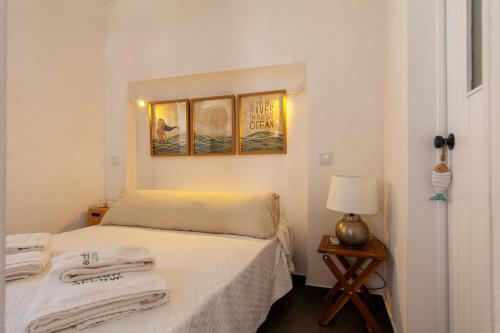 En eller flere senge i et værelse på Caracol Corner Studio in Lagos