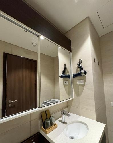 Ένα μπάνιο στο Tambuli Seaside Living Condominium -Private Host Tower D