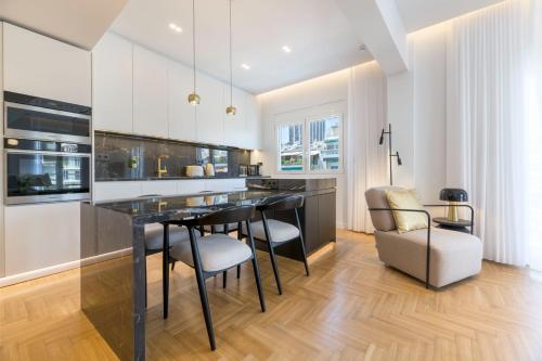 Michalakopoulou Corner & Bright Apartment