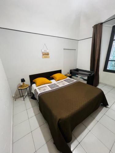 Ένα ή περισσότερα κρεβάτια σε δωμάτιο στο Joli T3 dans le centre de Bastia