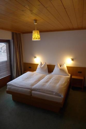 Postel nebo postele na pokoji v ubytování Haus Dr Otto Schuler Appartements