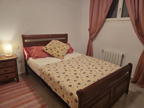 Ένα ή περισσότερα κρεβάτια σε δωμάτιο στο The Garden RA Floor Private Rooms, Pool, Garden Access
