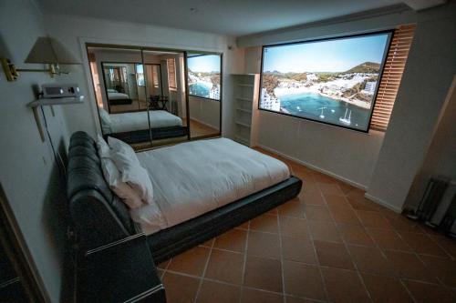 Cama o camas de una habitación en The Yard - Comfortable Home in Riverside