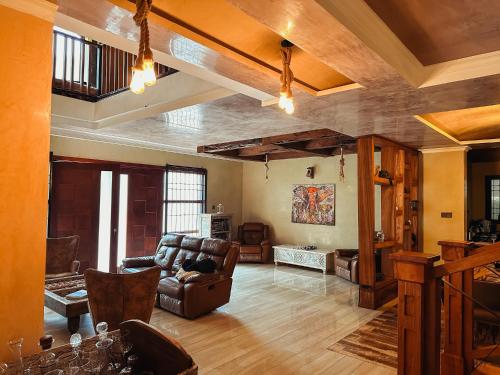 Posezení v ubytování Townhouse by Rustic Expeditions