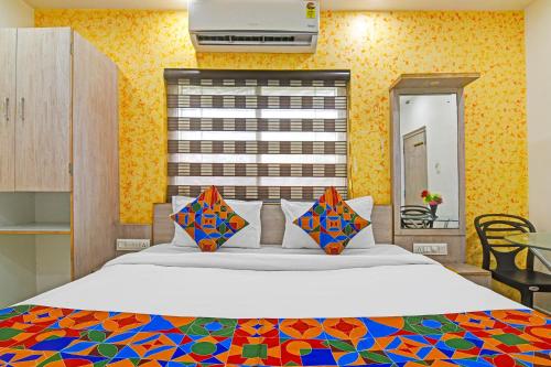 Katil atau katil-katil dalam bilik di FabHotel Rajdhani Residency