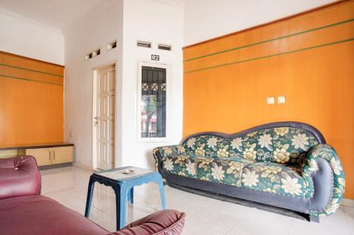 Χώρος καθιστικού στο OYO 94690 Twin Kostel