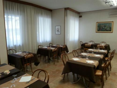 Restaurant o un lloc per menjar a Hotel Mucciolini