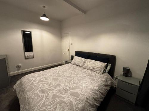 a bedroom with a large bed in a room at Cosy Flat Goodmayes in Goodmayes