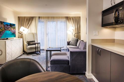 a living room with a couch and a table at Hotel Amarano Burbank-Hollywood in Burbank