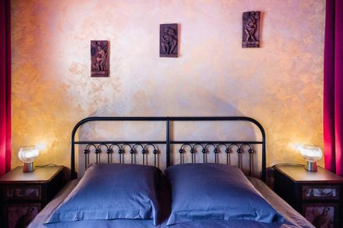 a bedroom with a bed with two nightstands and two lamps at Love Nest - Bergerac Center in Bergerac