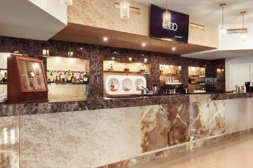 Лаундж или бар в Ark Palace Hotel & SPA