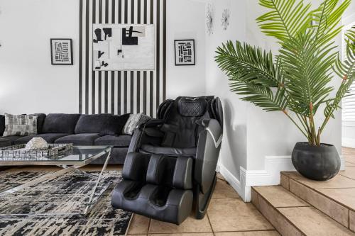 صورة لـ Pool House Escape w Massage Chair Game Room Wi-Fi في هياليه