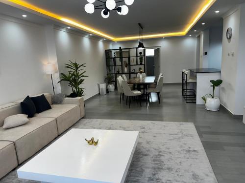 Ruang duduk di Addis Home & Comfort