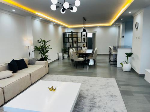 Ruang duduk di Addis Home & Comfort