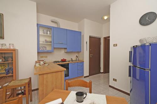 a kitchen with blue cabinets and a blue refrigerator at Il fiordaliso Blu in Desenzano del Garda