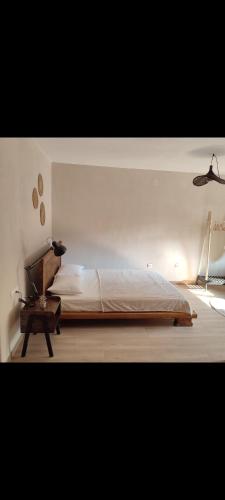 Ένα ή περισσότερα κρεβάτια σε δωμάτιο στο Suki House
