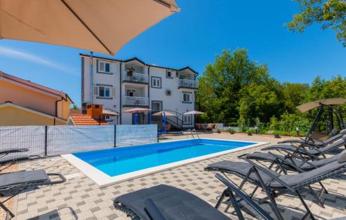 Bazén v ubytování Villa Zovko in Makarska by Villas Guide nebo v jeho okolí