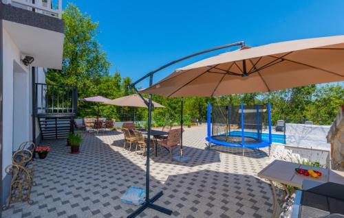Bazén v ubytování Villa Zovko in Makarska by Villas Guide nebo v jeho okolí