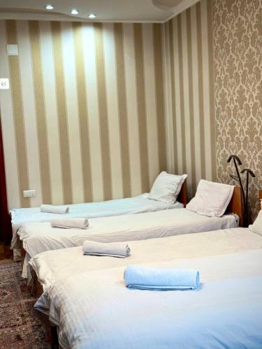 Postel nebo postele na pokoji v ubytování Guest House Frunze
