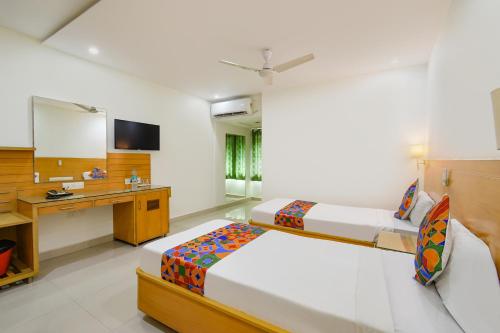 FabHotel A&M - Nr LV Prasad Institute, Banjara Hillsにあるベッド