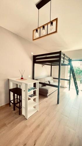 a room with a desk and a bunk bed at Dietro L'angolo in Gozzano