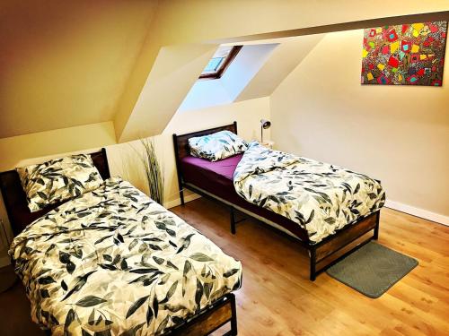 a bedroom with two beds in a attic at De Zweverik in Dessel