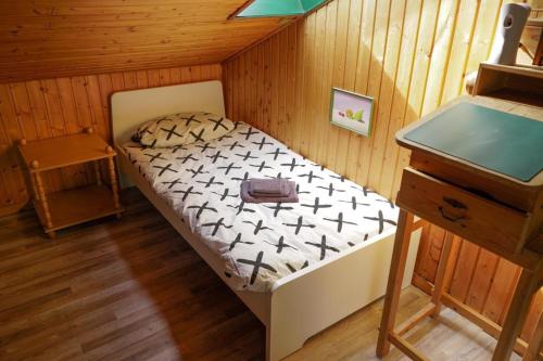 Giường trong phòng chung tại Reihenhaus zum ausruhen