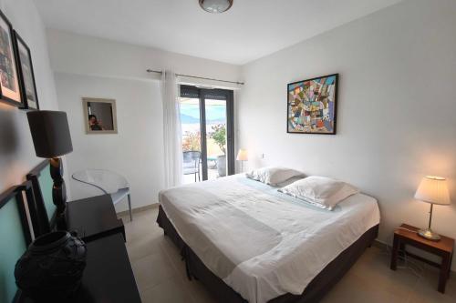 a bedroom with a large bed and a window at Apartment with terrace close to the beach in Grosseto-Prugna