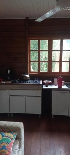 Η κουζίνα ή μικρή κουζίνα στο Casa do canto das ondas