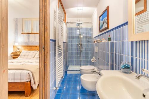 a bathroom with a sink and a toilet and a shower at B&B Ca' La Vedescia in Teglio