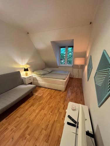 Postel nebo postele na pokoji v ubytování Ruhiges und zentrales Apartment in Wiesbaden