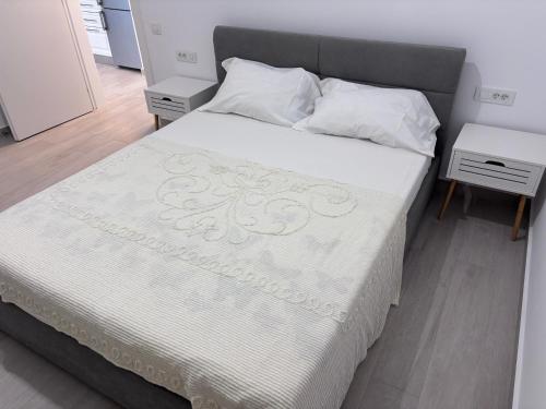 Ένα ή περισσότερα κρεβάτια σε δωμάτιο στο Smart Home Apartment