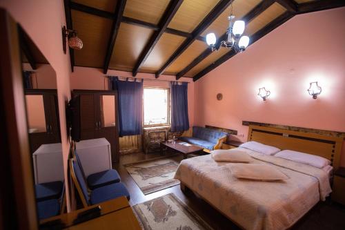Postel nebo postele na pokoji v ubytování Haghartsin Hotel & Restaurant